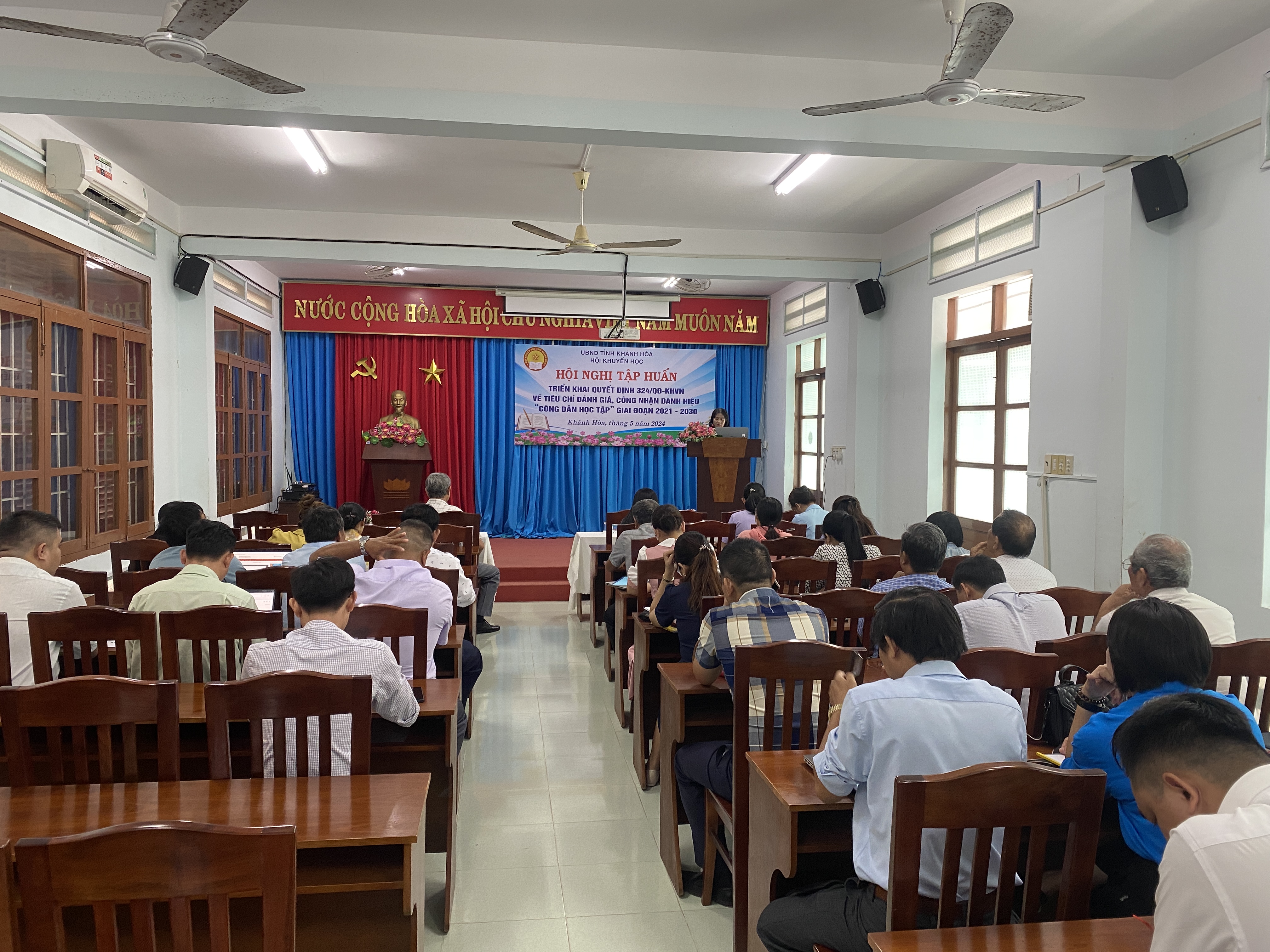 Hội Khuyến học tỉnh Khánh Hòa tổ chức Hội nghị tập huấn triển khai Quyết định 324/QĐ-KHVN về tiêu chí đánh giá, công nhận danh hiệu Công dân học tập giai đoạn 2021 - 2030