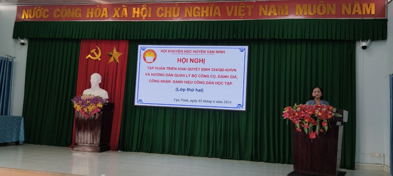 Hội Khuyến học huyện Vạn Ninh tổ chức triển khai 2 lớp tập huấn về Quyết định 324 của TW Hội Khuyến học Việt Nam